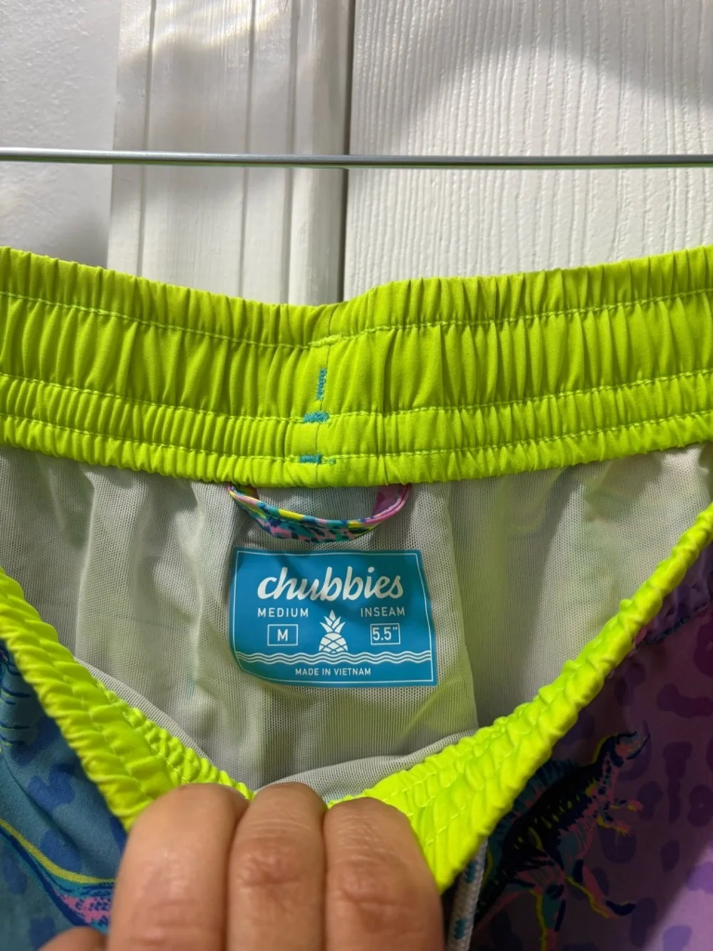 Chubbies The Dino Delights Mens Swim Trunks Medium Multi Lined Board Shorts